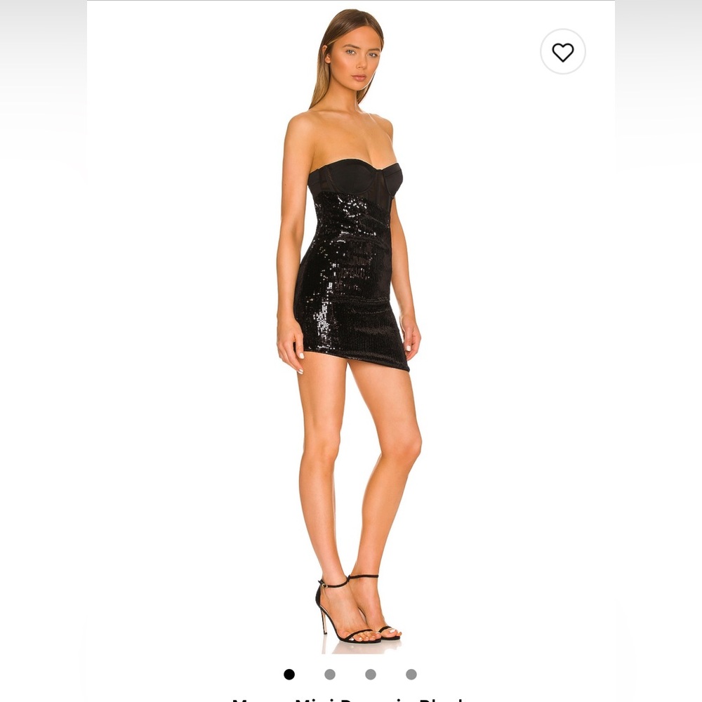 Beautiful dress worn only once. In a great condition